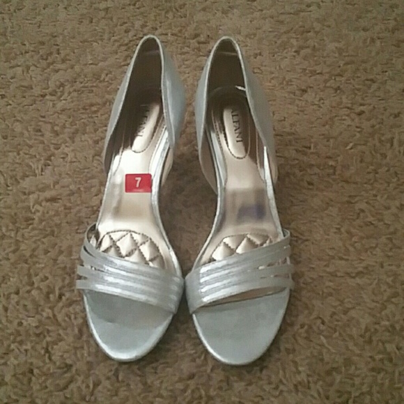 Alfani silver heals - Picture 3 of 5