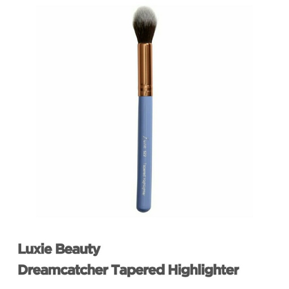 Luxie Tapered Highlighter 522 + free cosmetics bag