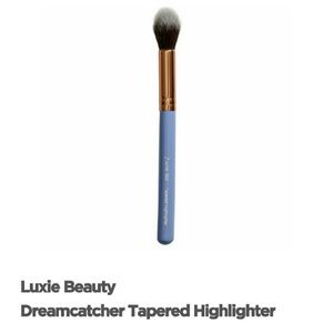 Luxie Tapered Highlighter 522 + free cosmetics bag
