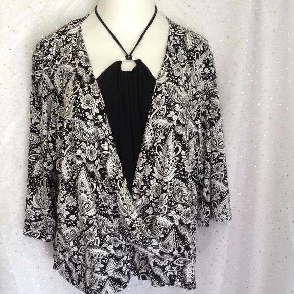 Fashion Bug Tops - ➕PLUS (22/24) Fashion Bug Sexy Black and White Top