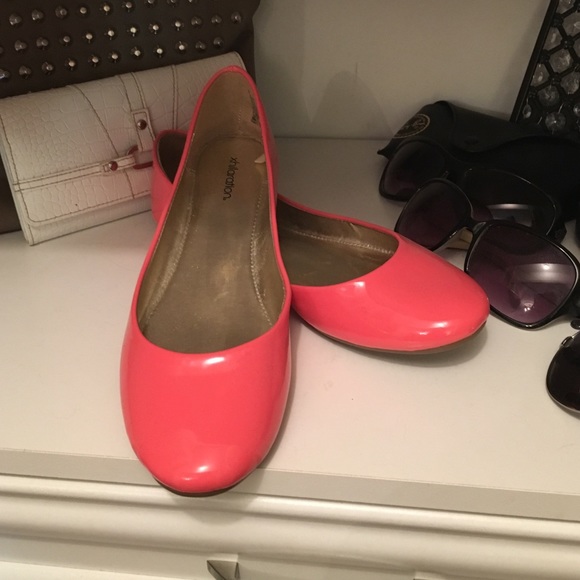 NBW Coral Xhilaration Flats