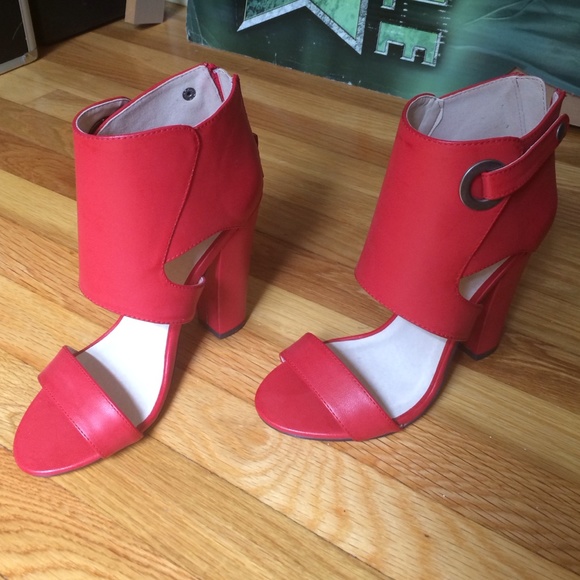 Michael Antonio heel 4 inches brand new with box.