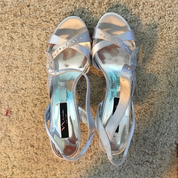 NWOT Silver heels