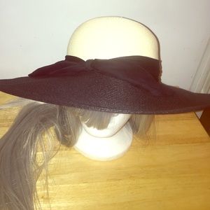 Eugina Kim hat