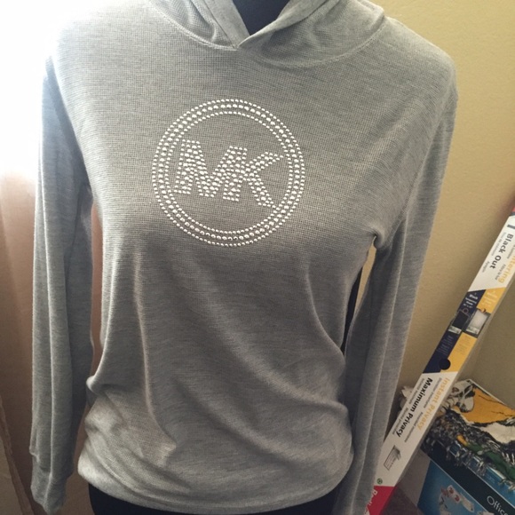 Light weight sweater