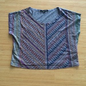 Short sleeve tribal print crop top