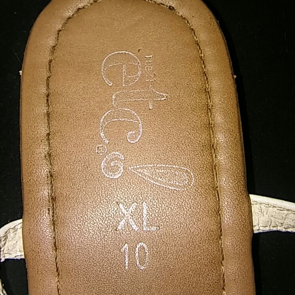 Sandals - Picture 2 of 3