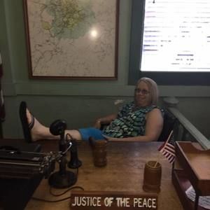 Meet your Posher, Gloria