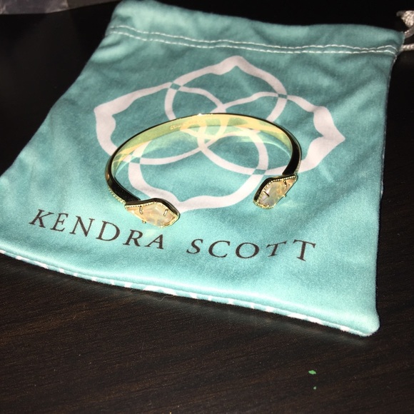 Kendra Scott Cuff bracelet w: dust bag!