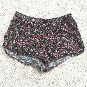 Floral cloth shorts
