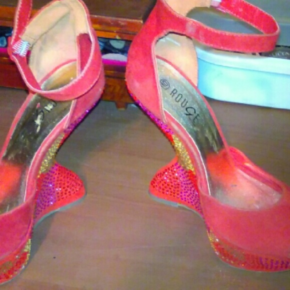 Rouge heels