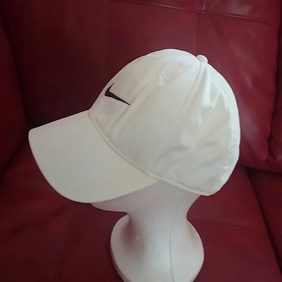 Nike White Wash Cap, Showing brighter on Picture - Picture 2 of 4