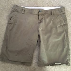 Old Navy Bermuda woman's size 12 Bermuda shorts.