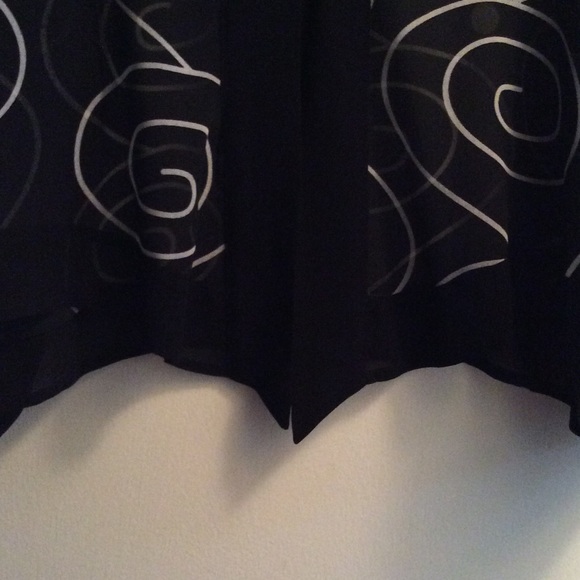 A sheer over blouse - Picture 4 of 4