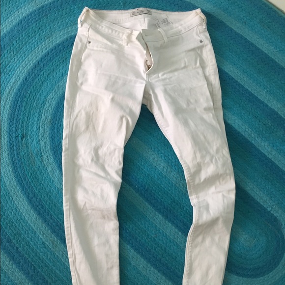 White Abercrombie and Fitch skinny jeans