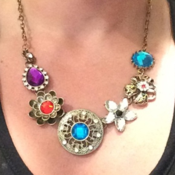 🌼Floral Statement Necklace - Picture 2 of 2