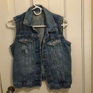 Gap light rinse denim vest