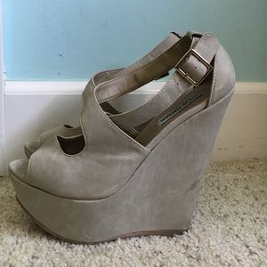 ⭐️ Steve Madden Xternal Wedges ⭐️