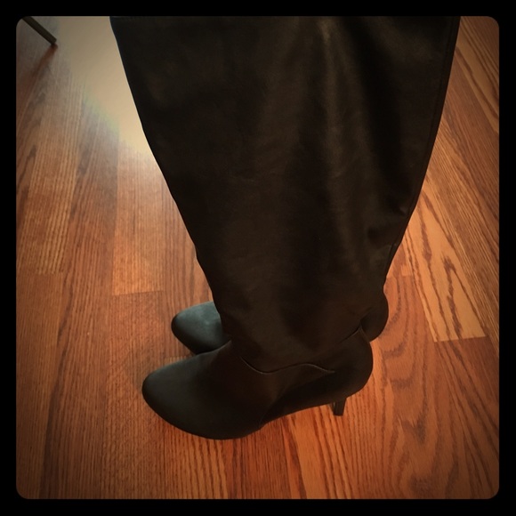 Black knee high heeled boots!