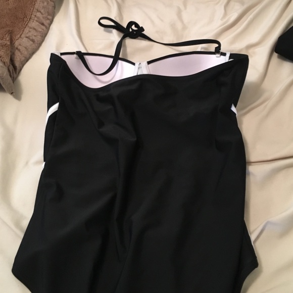 Swimsuit - Picture 3 of 4