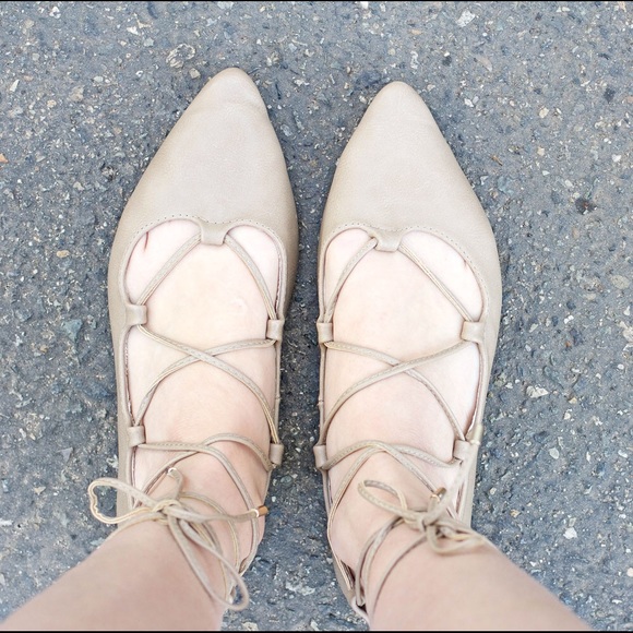 NWT: Old Navy lace up flats