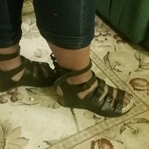 NIB Black Gladiator Style Sandals - Picture 6 of 8