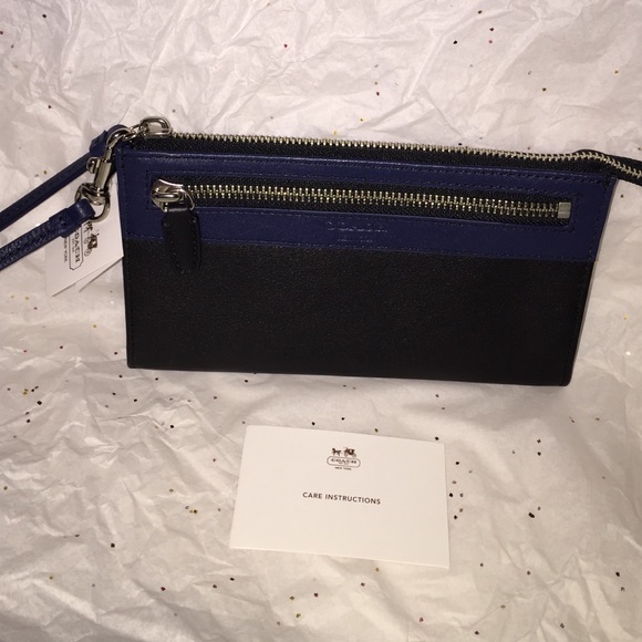 Coach Legacy Zippy Wallet/clutch