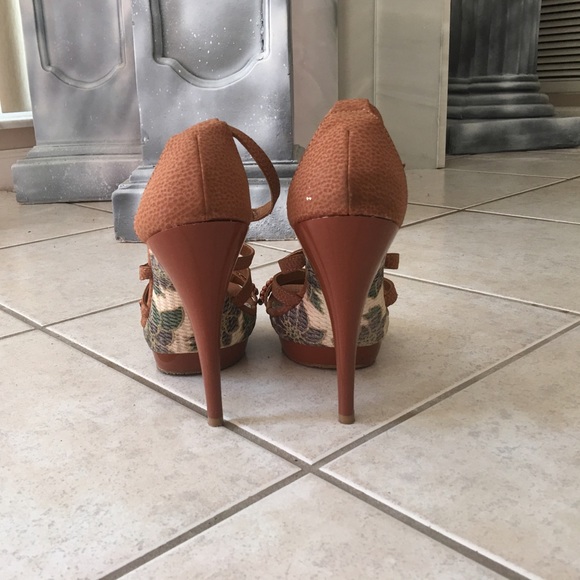 Platform Heels - Picture 3 of 4