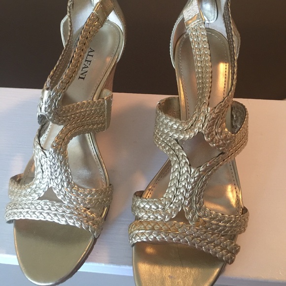 Gold wedges size6