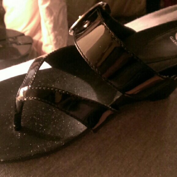 ! SALE! Glamorous Gianni Bini Black Wedge Sandals - Picture 3 of 4