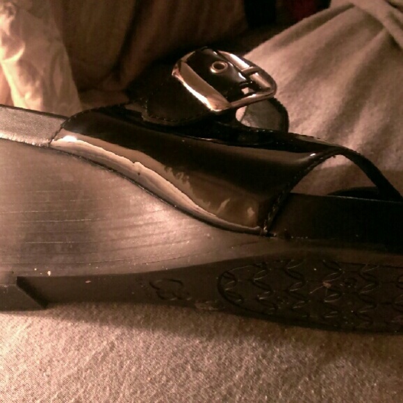 ! SALE! Glamorous Gianni Bini Black Wedge Sandals - Picture 4 of 4