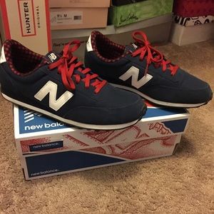 NEW: Women's 410 New Balance sneakers