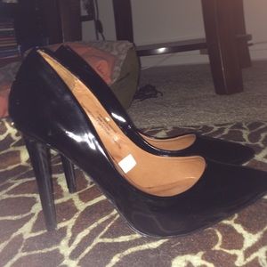 Black pumps!