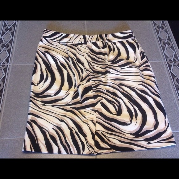 Ann Taylor Loft Animal Print Straight Skirt. Sz. 4 - Picture 2 of 2