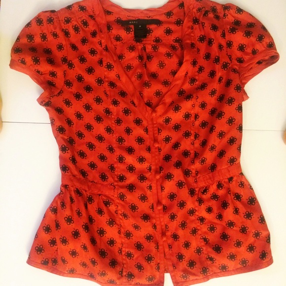Marc Jacobs silk top. Size: 2