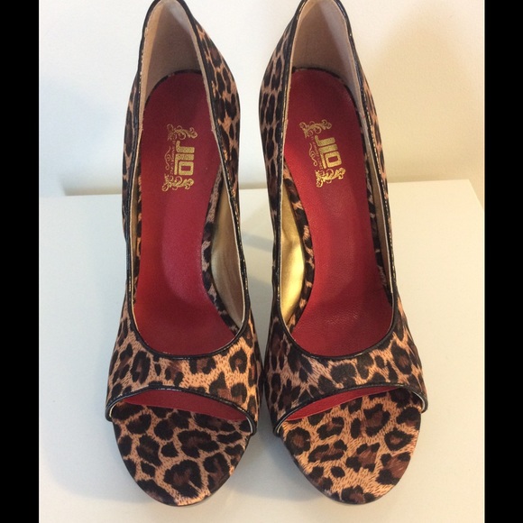 REDUCED! J.LO satin leopard stilettos. 7.5 SALE - Picture 2 of 4