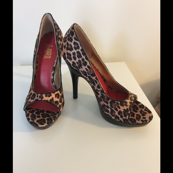REDUCED! J.LO satin leopard stilettos. 7.5 SALE - Picture 4 of 4