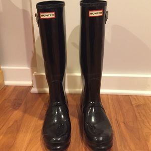 Black patent hunter rain boots