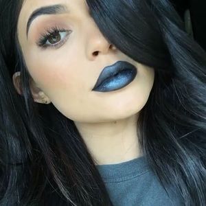 Kylie Metal Matte Kymajesty lipstick