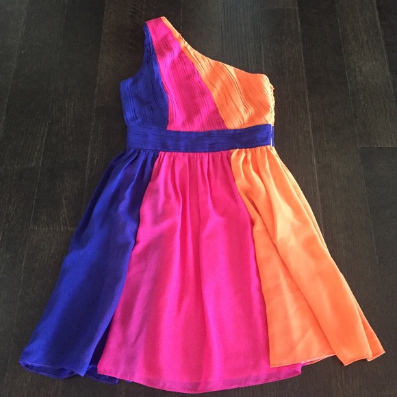 Minuet Dresses & Skirts - NWT💙color block one shoulder dress!! Size small
