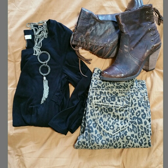 1st Kiss 💋 Animal Print Skinny Jeans - Picture 2 of 5