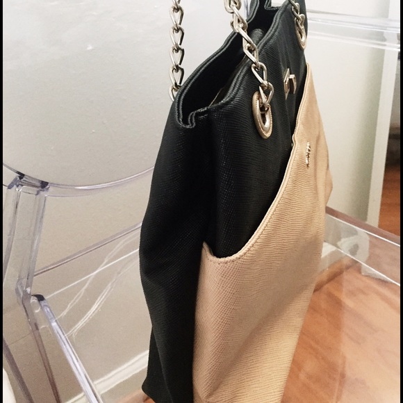 Guess Handbag - Picture 3 of 3