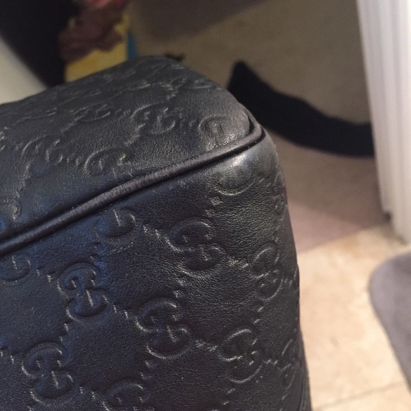 Authentic Gucci hand bag. - Picture 2 of 4