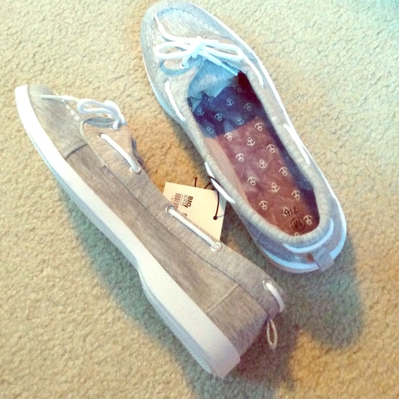 Shoes grey