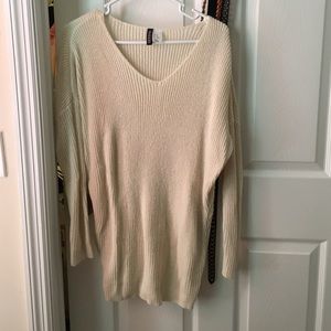 Fitted/flowy white beigh sweater