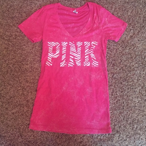 *BUNDLED* VS Pink zebra v-neck