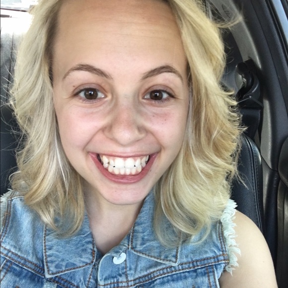 🍒MEET YOUR POSHER🍒 - Picture 2 of 3