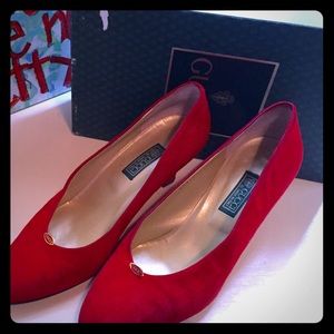 Vintage GUCCI red suede pumps w/box