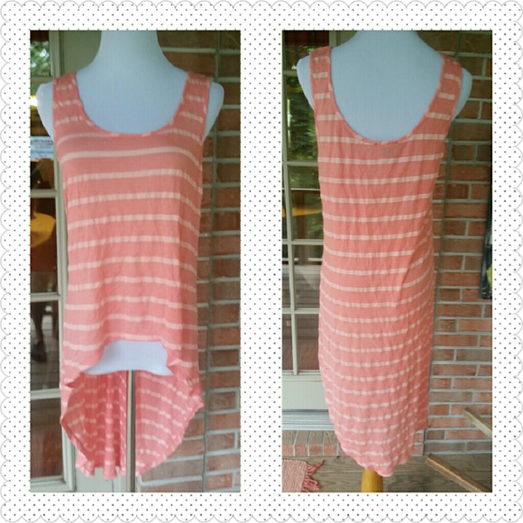 Forever 21 Tops - CUTE LITTLE HI-LO TOP IN LARGE