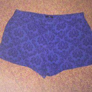 Cute blue print shorts!